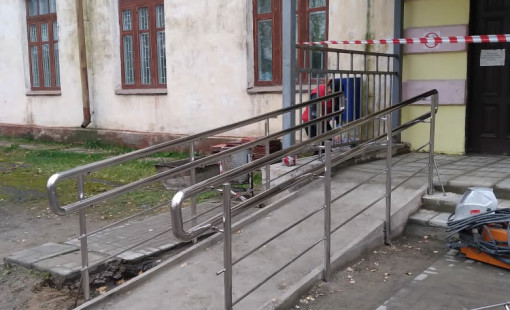 Перила и поручень на крыльце из нержавеющей стали