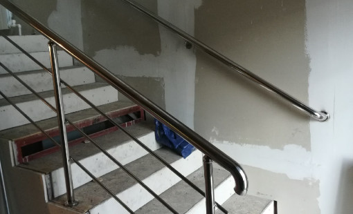 Пристенный поручень из нержавеющей стали