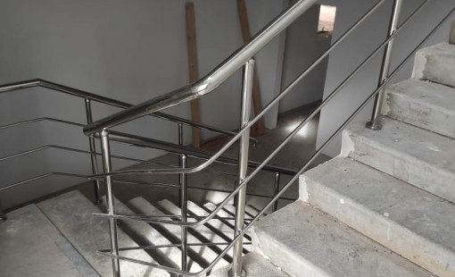 Перила из хромированной стали на заказ в Череповце