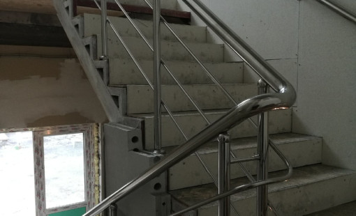 Пристенный поручень из нержавеющей стали