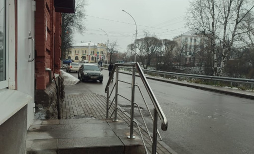 Пристенные поручни из нержавеющей стали от компании «ЭлитСтиль»