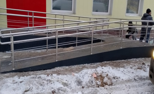 Современные конструкции из нержавеющей стали для людей с ограниченными возможностями