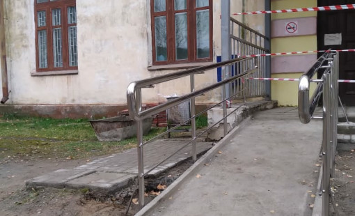 Перила и поручень на крыльце из нержавеющей стали